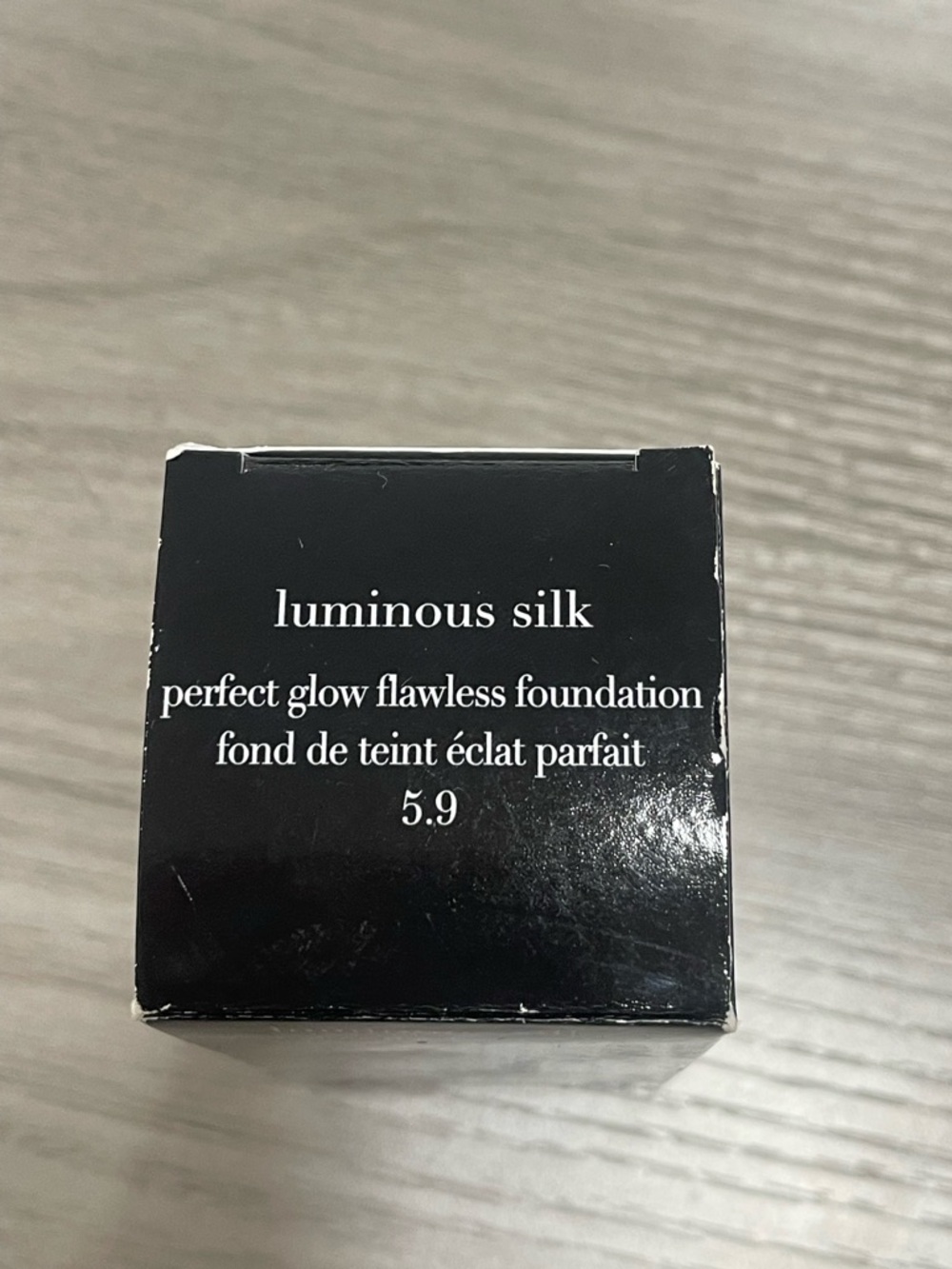 Giorgio Armani Luminous Silk Foundation Colour: 5.9 - Picture 2 of 8